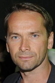 Jan Révai as král Robert VIII. in Prince Cursed In Time 
