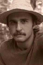 Antoine Mathieu as Réalisateur in Nos Amours Parfaits