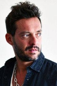 Pablo Cerri as Paco in Terapias alternativas 2007