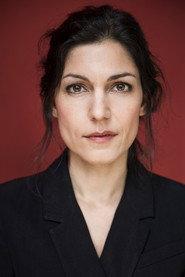 Anna Pfingsten as Laura in The Border 2021