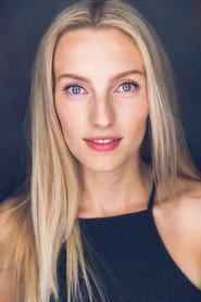 Sarah Biehler as Alexia in Elite Target 2025