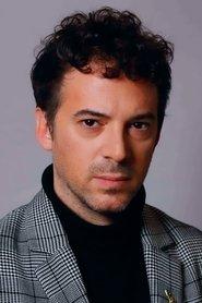 Ezequiel Tronconi as Leandro in Gambeteando la vida 2004