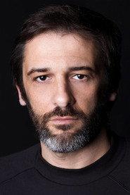 Emanuel Arada as Assassino in Estrangement 2014