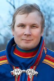 Lars-Ánte Kuhmunen as Husband in Sire and the last summer 2022