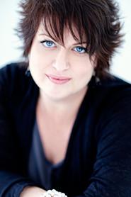 Amélie Grenier as Critique femme in Red Nose 2003