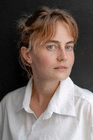Olga von Luckwald as Ella in Wir sind die Neuen 2014