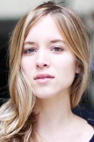 Capucine Delaby as Françoise Faraldo in Gerry 2011
