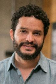 Felipe Mago as Líder MST in Far From Paradise 2020