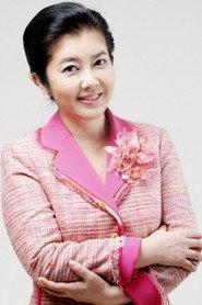 Kim Yeong-ran as  in Two Women 1980