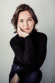 Marija Mauer as Julia Meister in Alles Bestens 2012