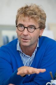Gábor Zoboki as Építész fönök in Just Drop Dead! 2016