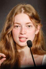 Ksenia Devriendt as Elsa in Club Zero 2023