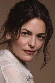 Patricia Fuertes as María in Heiresses 2021