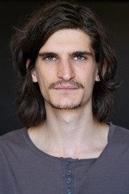 Félix Collard as  in Drag You 