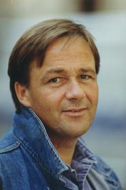 Göran du Rées as Undersökaren in Tag ditt liv 1995