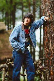 Văn Tùng as Advert Director in Long Legged Girls 2004