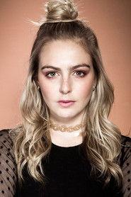 Regina Pavón as Belén in The Christmas Games 2022