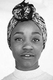 Ashley Ntangu as Dina in Meli Melo 2018