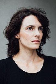Nicole Gerdon as Mara (mother) in Fliegen 2016