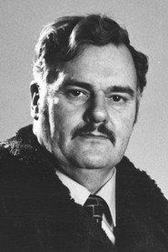 Egil Holmsen as Third Mate in Flickor i hamn 1945