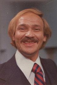Hernando Casanova as Papito in Apocalipsur 2007