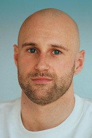 Quentin Kravtchenko as Romain in À des amis 2023
