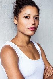 Davina Donaldson as Ausbilderin Yvonne in Stars Above Us 2019