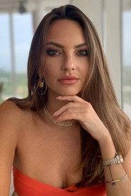 Jocelyn Binder as Avril in Murder in Miami 2014
