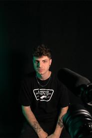 Luciano Repetto as Entrevistador in Trascender 2022
