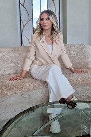 Pinar Aktaş as Pınar in Mesken (Messuage) 2025