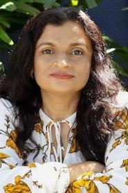 Solange Teixeira as Roberta in The Best Friend 2025