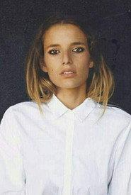 Carmela Martins as Sofía in Padres 2025