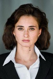 Natalia Witmer as Nadeshada in Das bleibt unter uns 2023