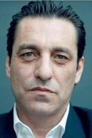 Paulo Futre as himself in 7 Pecados Rurais 2013