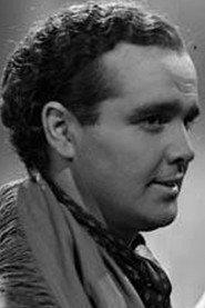 Fernando Ochoa as Pablo Rivera in Noches de Buenos Aires 1935