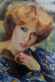 Mónica Prado as Hermana de Azucena in La Guerra de los Pasteles 1979