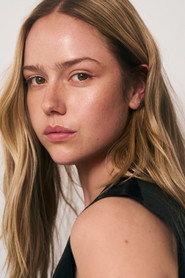 Amélie Hoeferle as Sarah in Eddington 2025