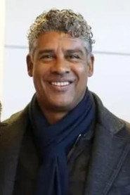 Frank Rijkaard as Self in FC Barcelona Confidential 2004
