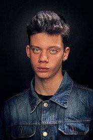 Leon de La Vallée as Il figlio in Land Of The Sons 2021