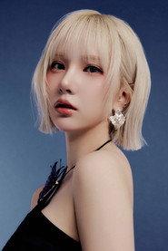 Eunha as Self (Eunha) in 2018 GFRIEND FIRST CONCERT Season of GFRIEND 2018