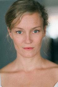Ania Temler as Ava in Attention aux chiens 1999