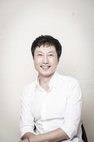 Baek Ik-nam as Sang-goo in Obscene Family 2015