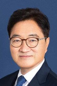 Woo Won-shik as Self in La Resistance 2025