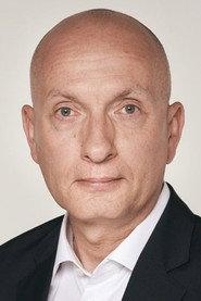 Ask Rostrup as Nyhedsoplæser (voice) in Jensen & Jensen 2011