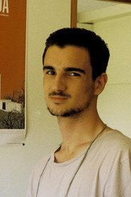 Hugo Oliveira as Jovem a ler in Whitebox 2023