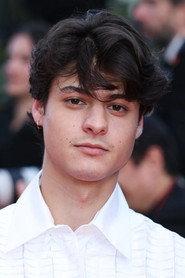 Milo Quifes as Carlos in La bola negra 2026