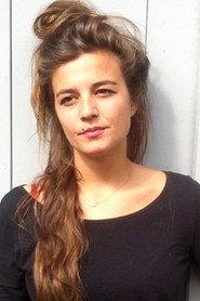 Camille de Leu as Rosana in Under Control 2023