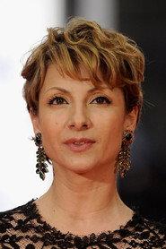 Najwa Nimri as Maria Menendez in Secret Agents 2004