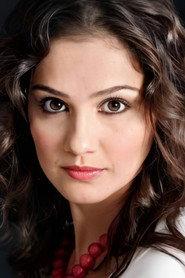 Yeliz Tozan as Hale in Wish to Wash with Rain 2016