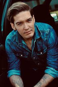 Patrick Sass as Chris in Elbkartell